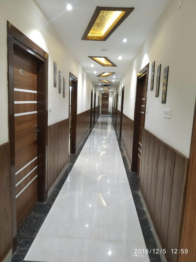 Shri Sai Hotel Āzamgarh 외부 사진