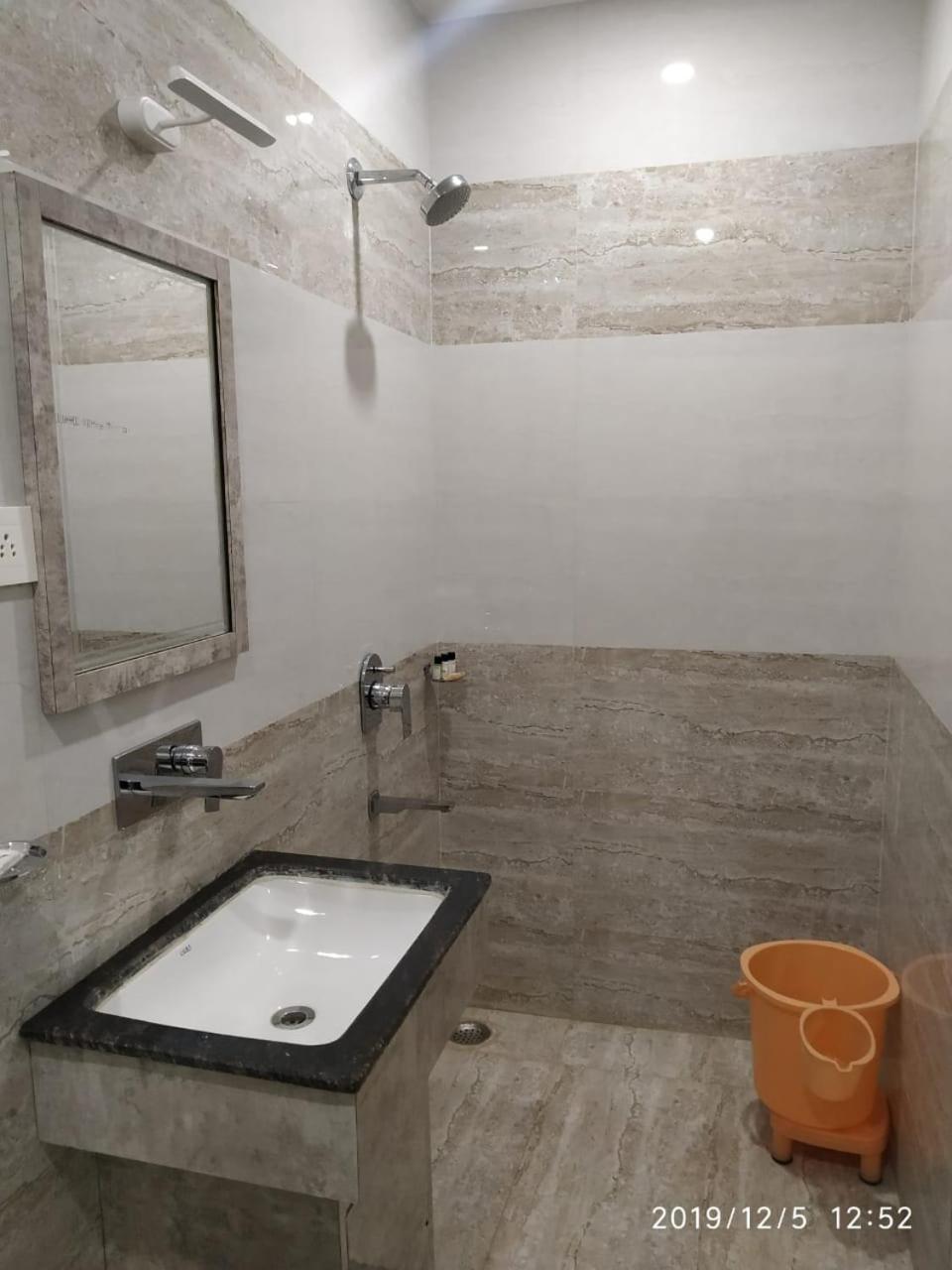 Shri Sai Hotel Āzamgarh 외부 사진