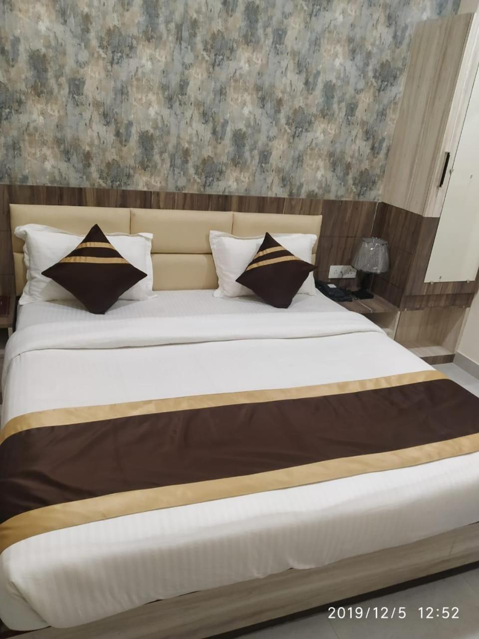 Shri Sai Hotel Āzamgarh 외부 사진
